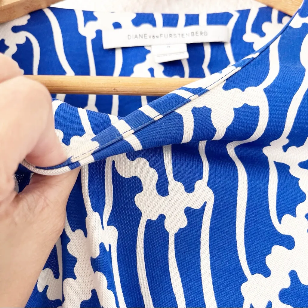Diane Von Furstenberg Zoe Faux Wrap Dress in Blue White Printed Silk Jersey - Image 4