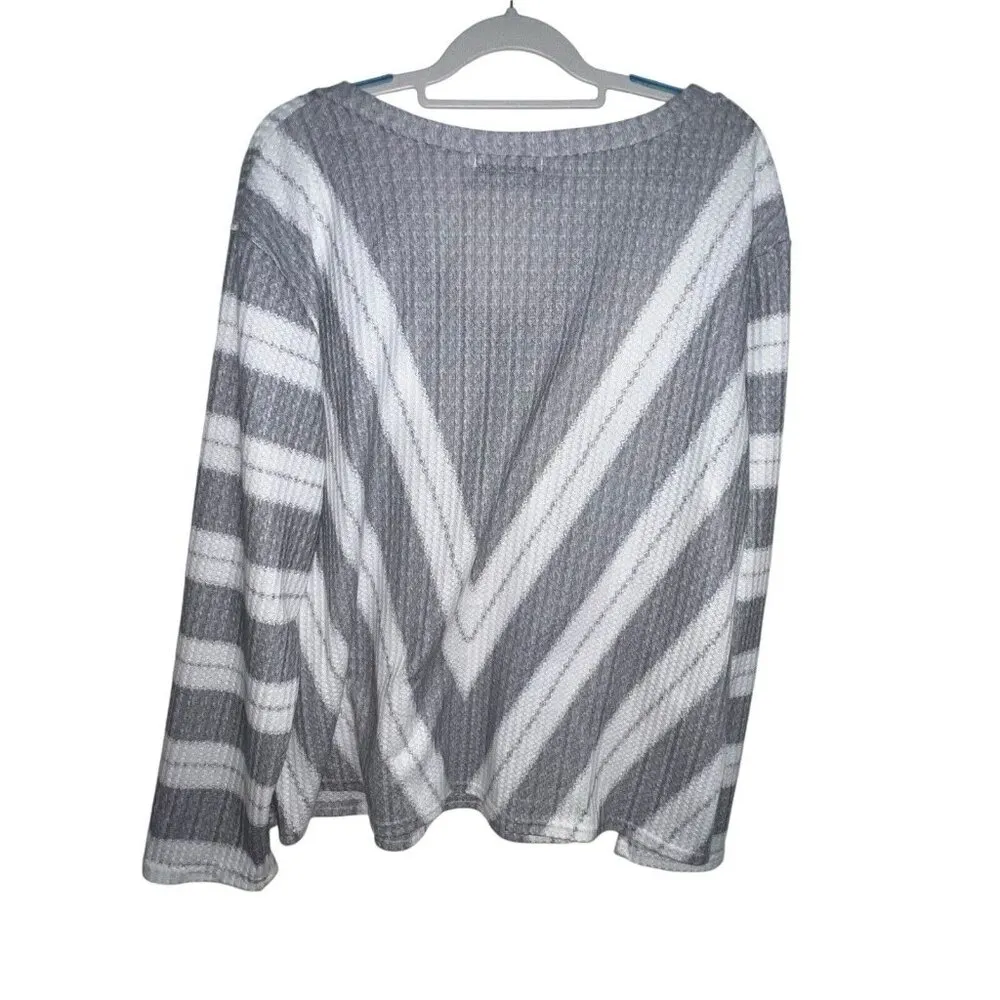 MissLook Gray & White Striped V - Image 3