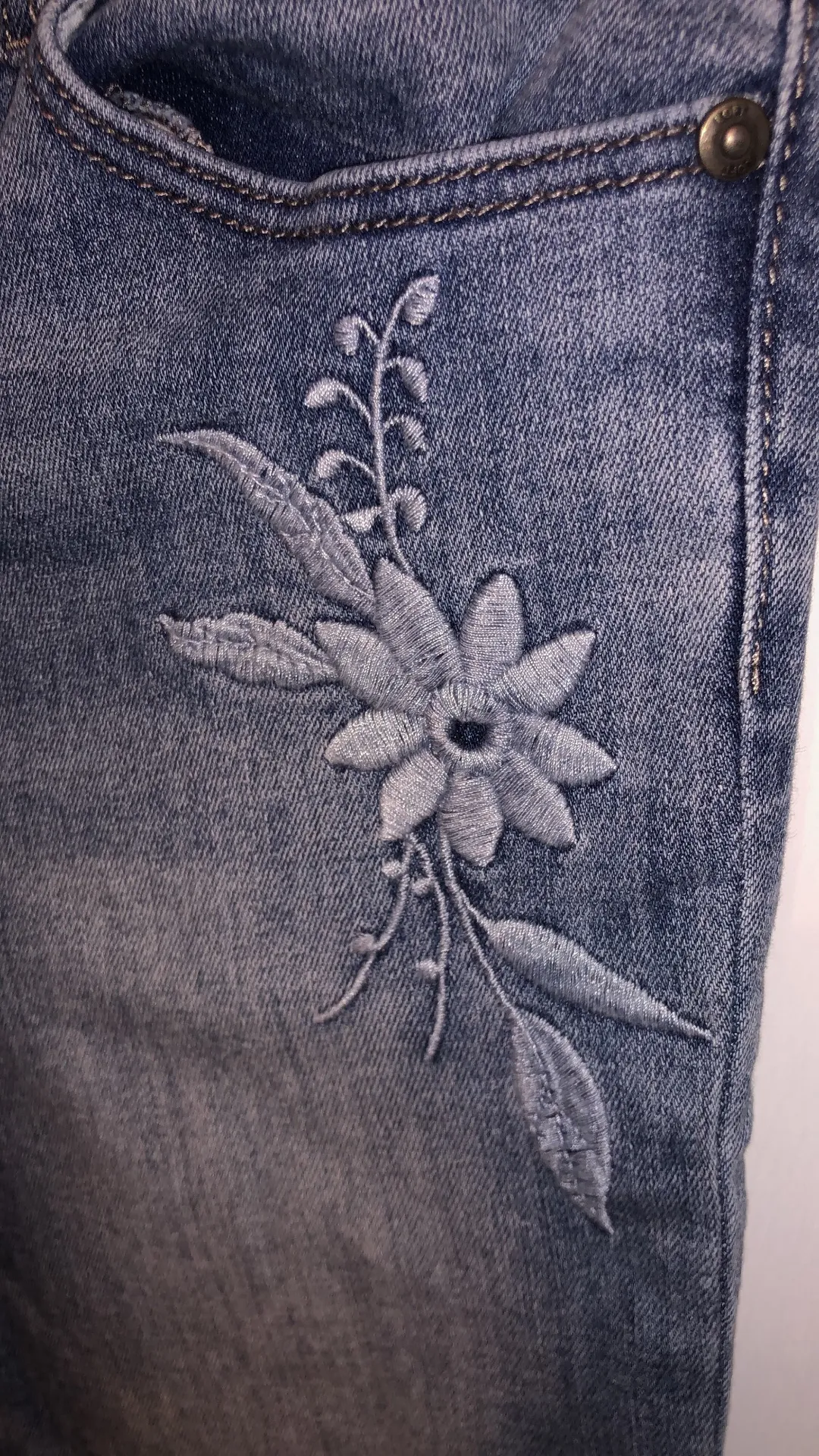 Floral jeans women size 6 - Image 5