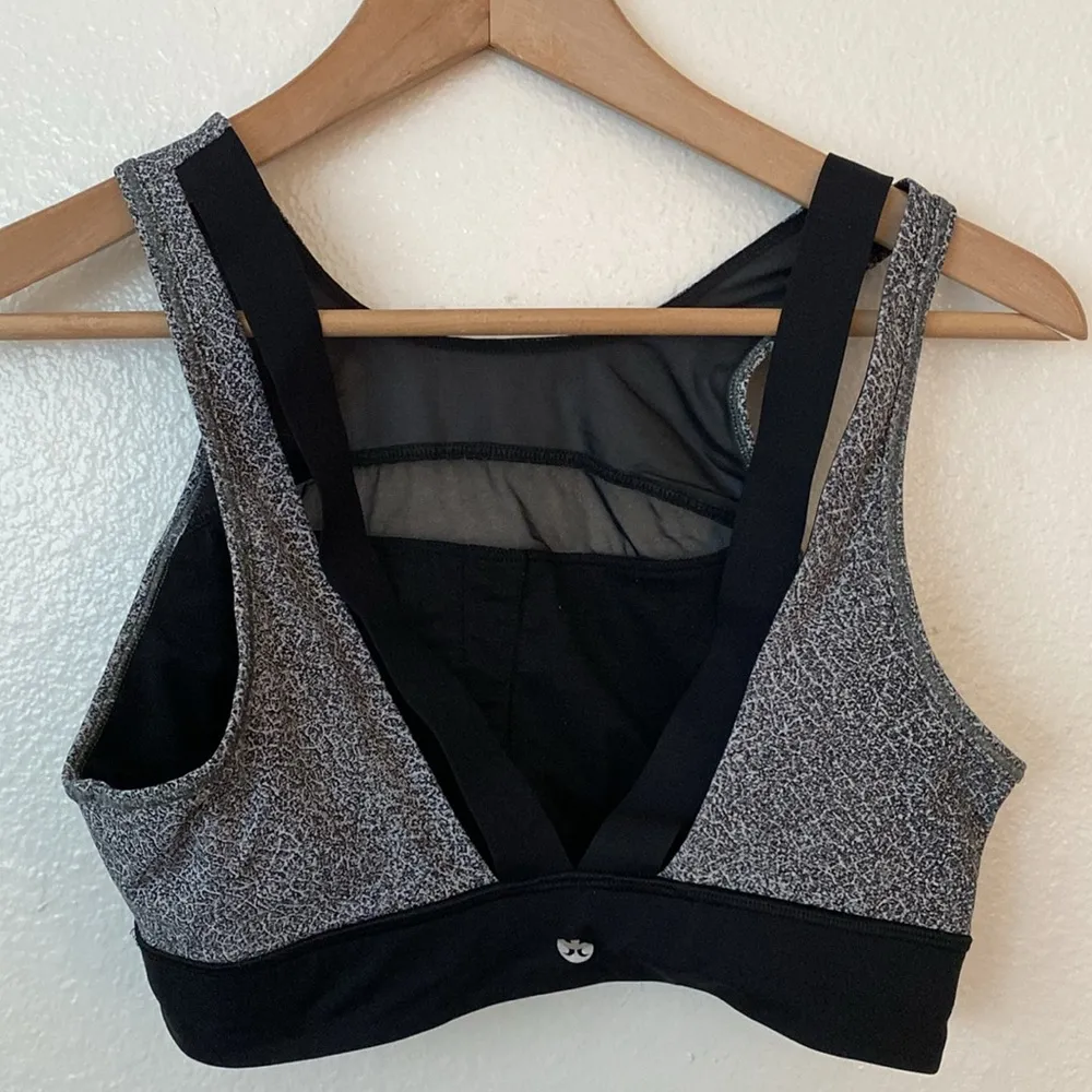 Lululemon 8 Run The Day Bra in Fractal Dark Starlight Black / Black - Image 7