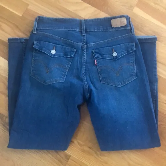 Women’s Levi crop 👖 Jeans - Image 2