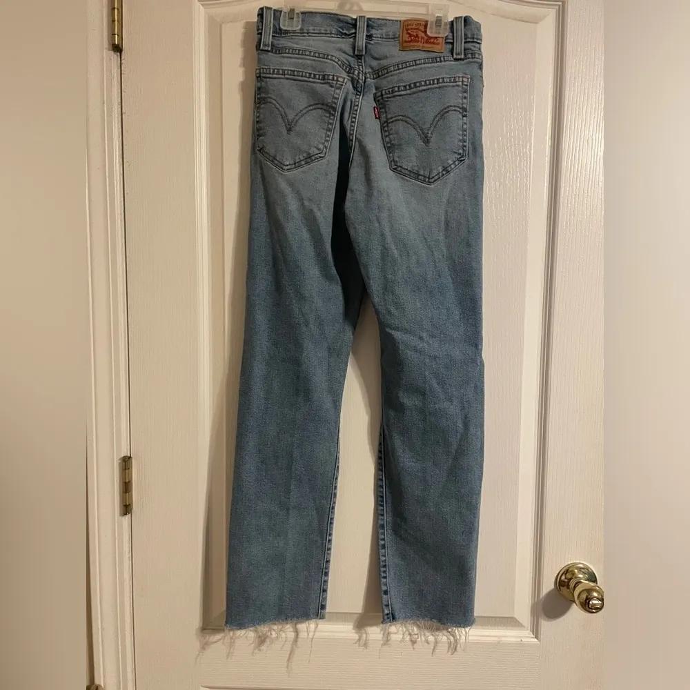 Levi’s Wedgie Straight Distress Button Up Raw Hem Denim Jeans Size 27 Light Wash - Image 2