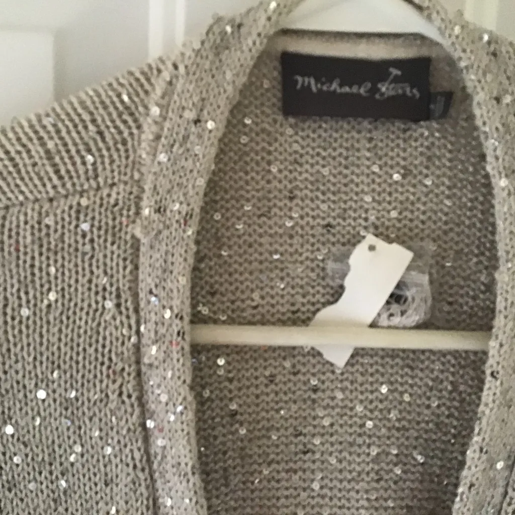 NWT MICHAEL STARS TAUPE SEQUIN ROLL HEM SWEATER. 2 - Image 4