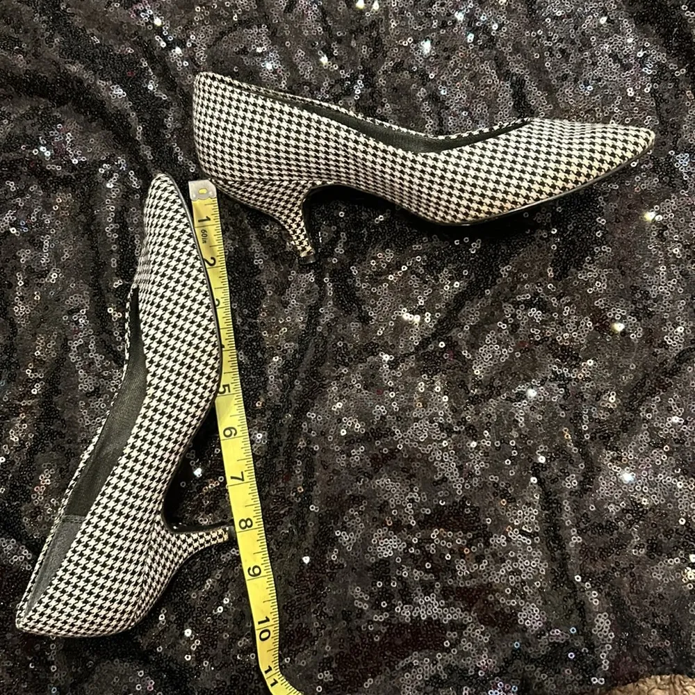 Size 6.5 shoes - Image 8