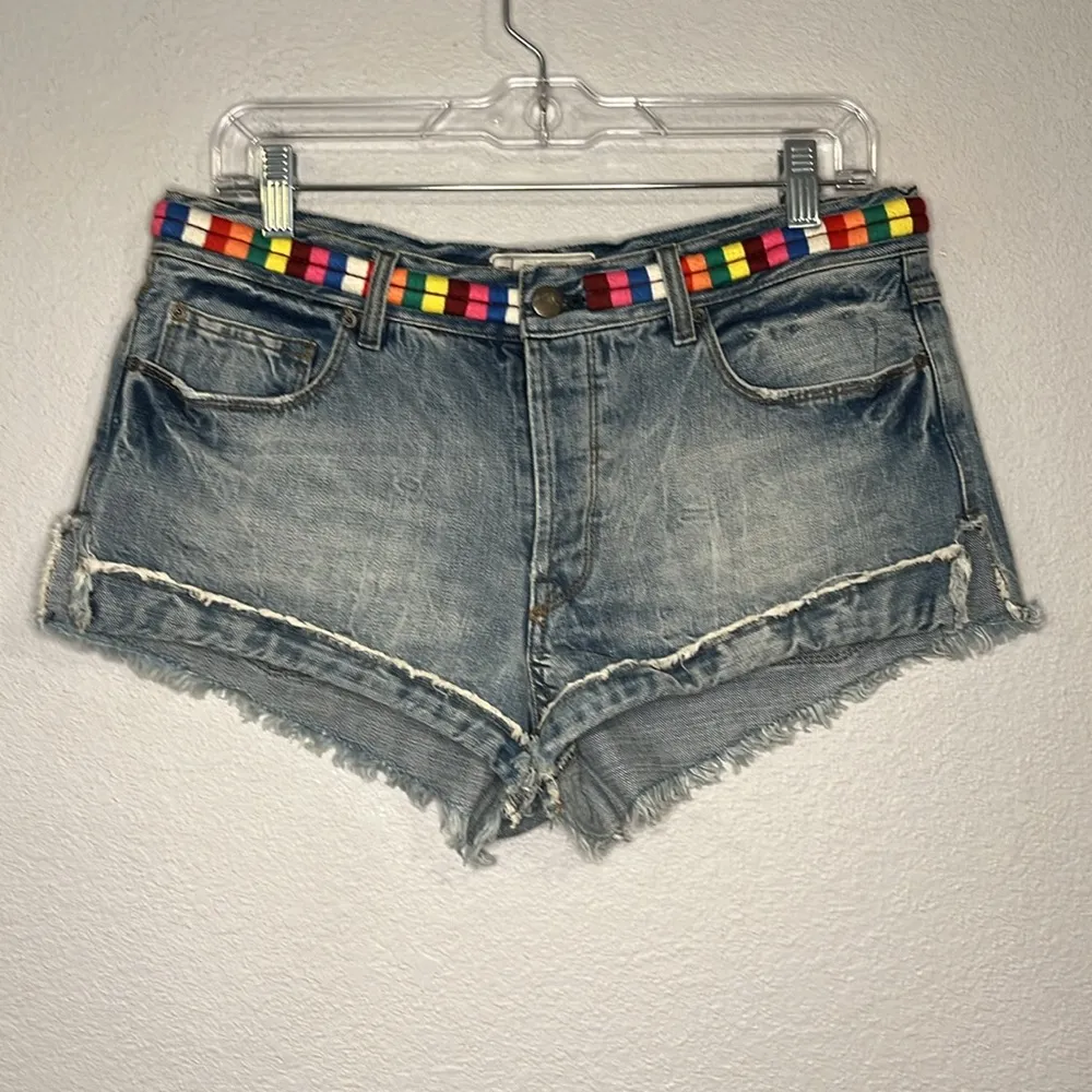 Elliot denim frayed shortie shorts with embroidered waist 28 - Image 4
