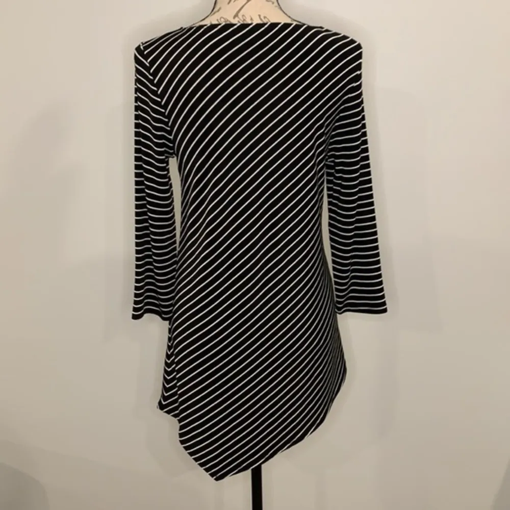 Travelers by Chico’s asymmetrical diagonal striped stretch tunic top S - Image 4