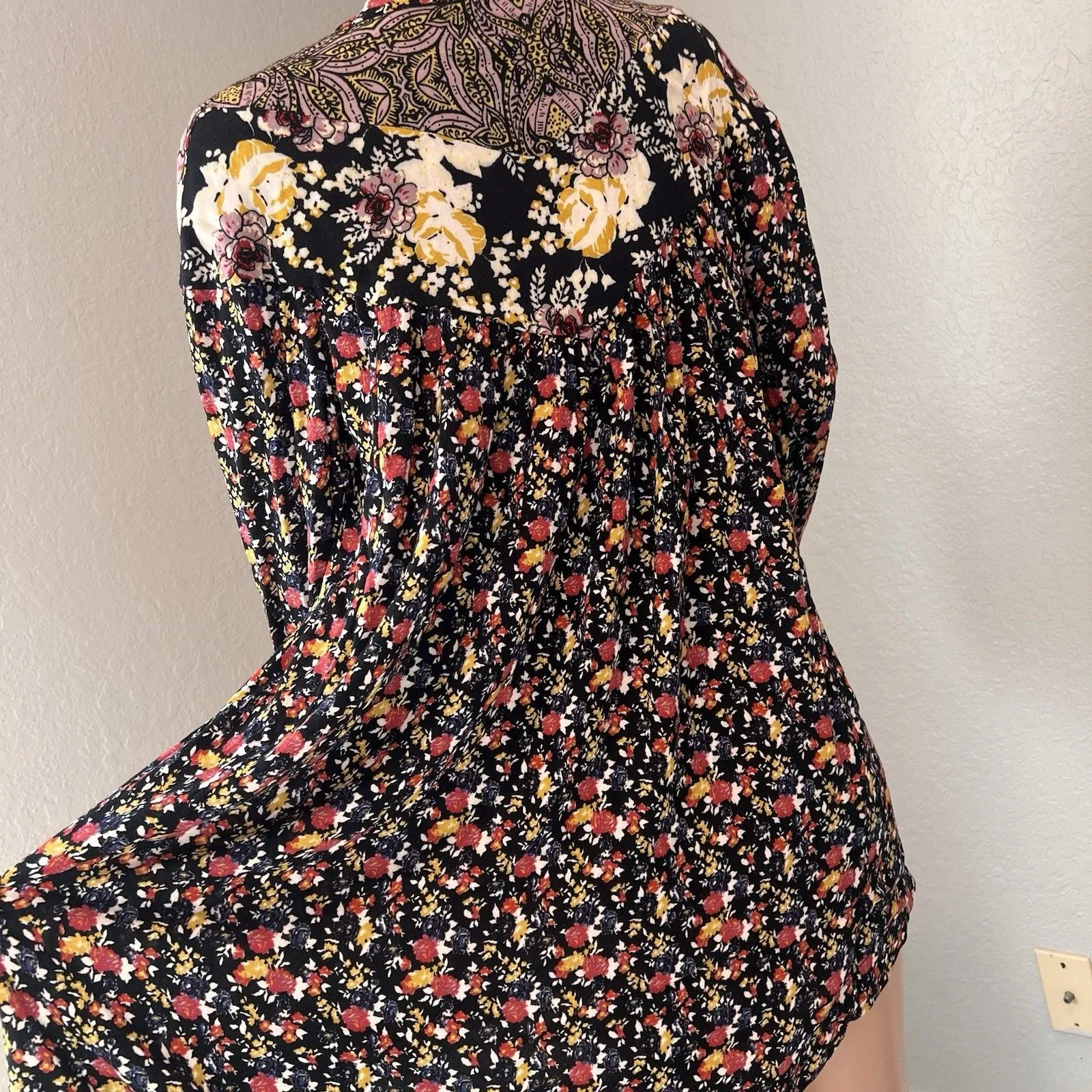 Free People Bohemian flowy Mini Dress M Black Floral Button Front Bell Sleeve - Image 9