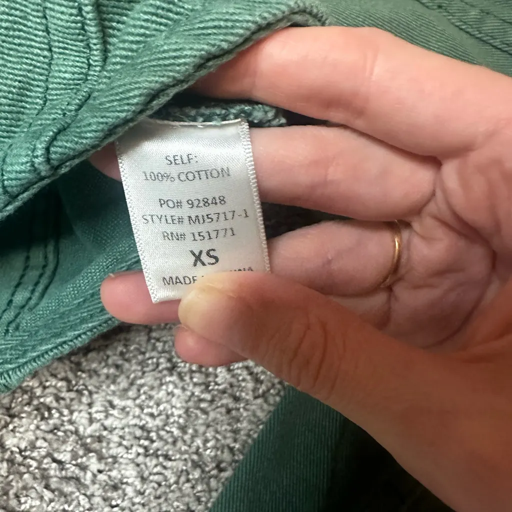 Le Lis Forest Green Cropped Jean Jacket - Image 5