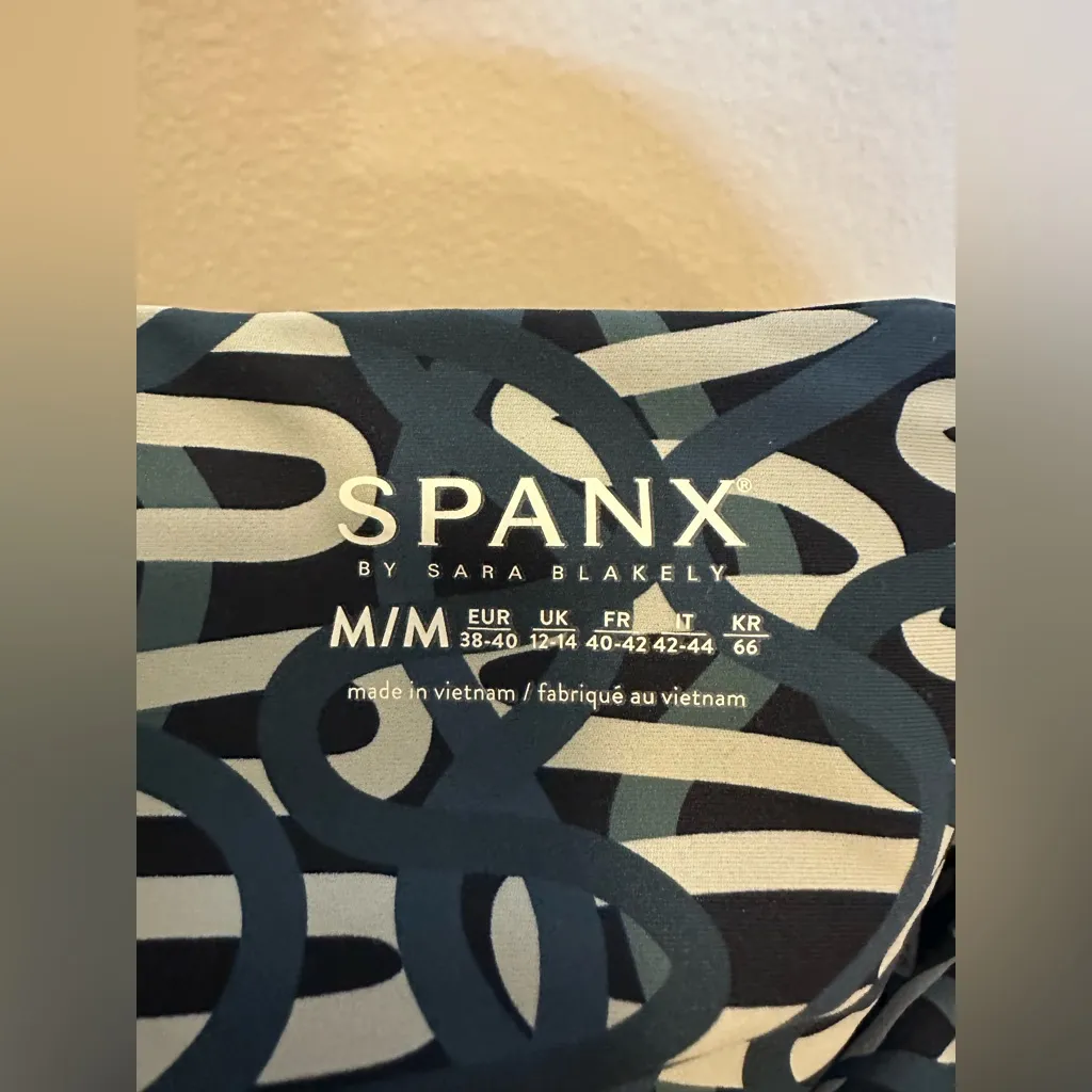 Spanx Booty Boost Illuminate-Her Hillary Howorth Active 7/8 Leggings Medium - Image 5