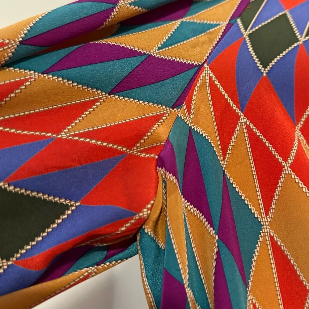 Valentino vintage 100% silk archival geometric diamond rainbow print size 8 Red - Image 12