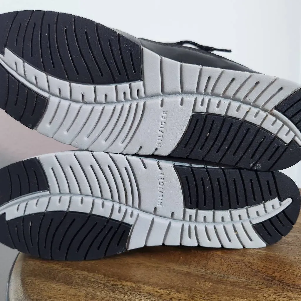 Tommy Hilfiger Black Lace-Up Winter Boots with Faux Fur Lining Size 7 - Image 12