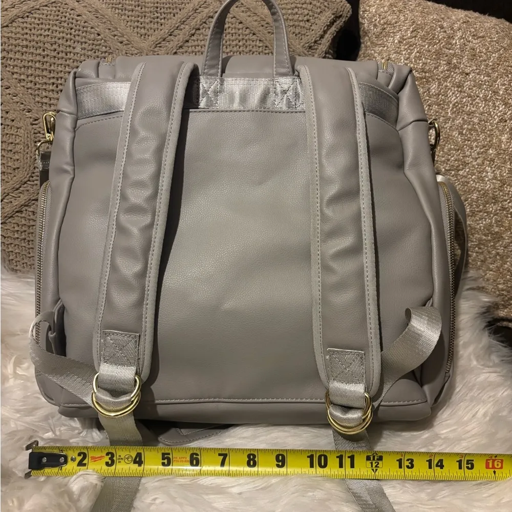 🩷💙Grey Fox Gray Diaper Bag with Gold Accents💙THIS IS BABY BAG 💼 👶 OF QUALITY. - Image 3