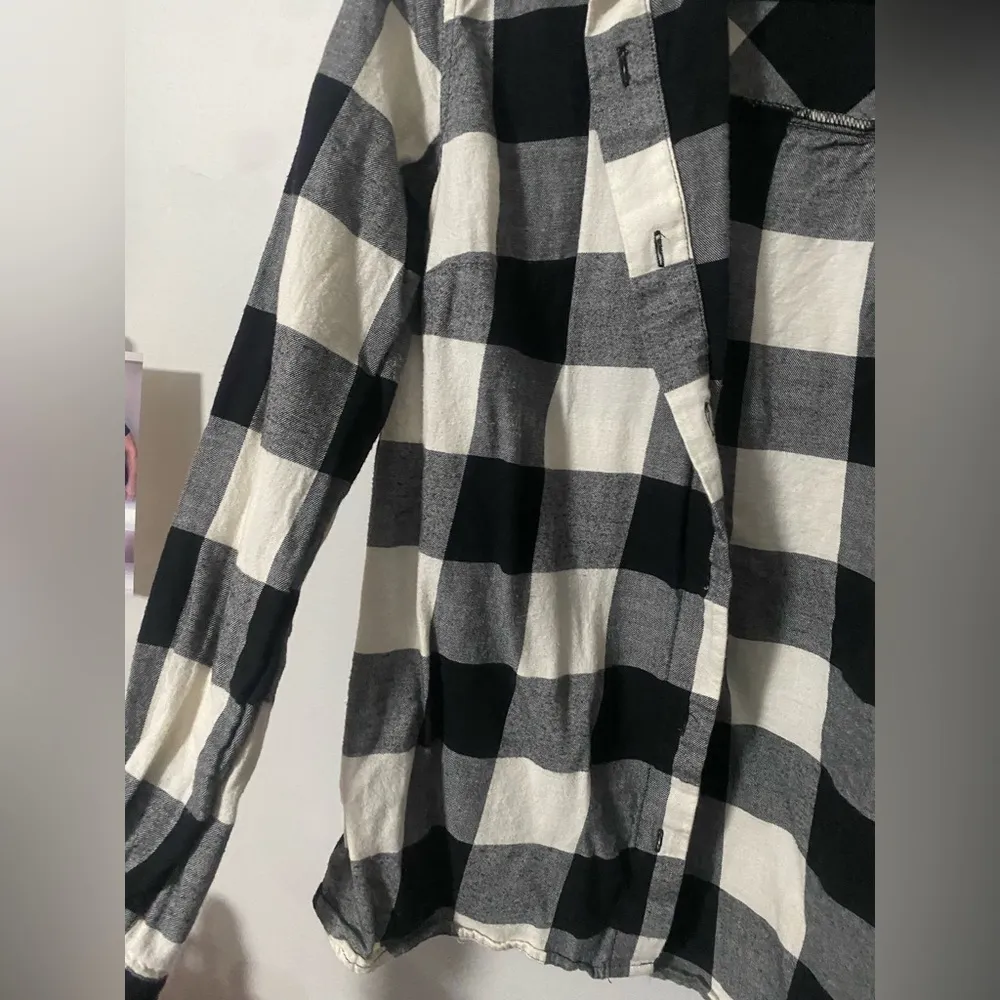 🏁DIVIDED by H&M black and white plaid shirt - Image 3