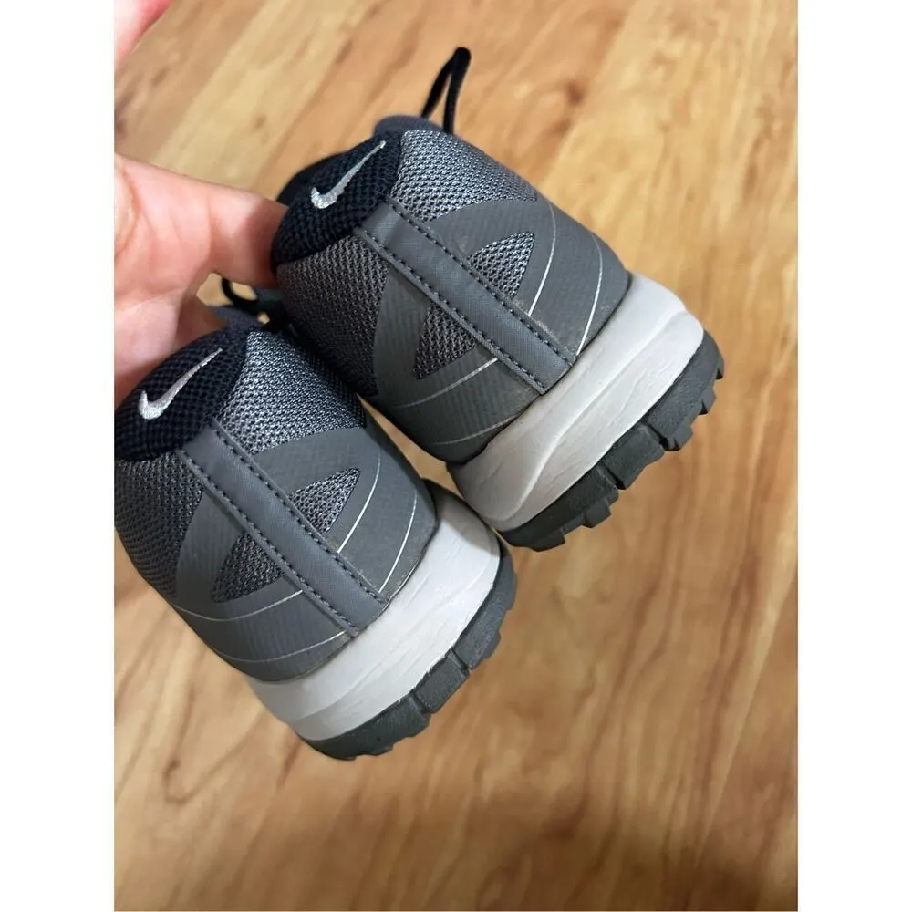 Nike golf shoes size 6y or 6.5 adult or 7 women’s adult gray color - Image 5