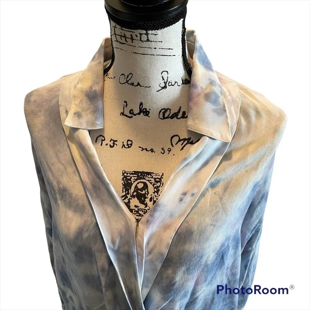 YFB Young Fabulous & Broke Tie Dye Surplice SOHO Top Blouse blue size small NWT - Image 3