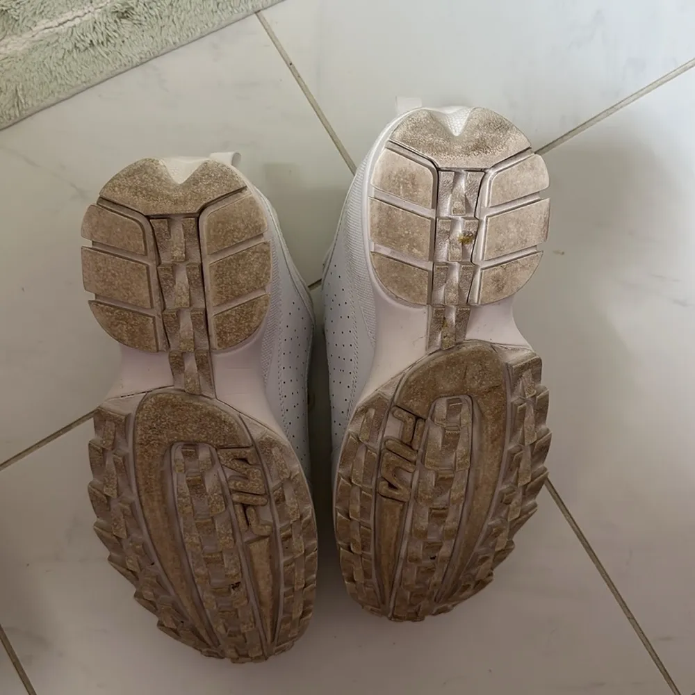 Fila Disruptor leather  White Sneaker size 9 Euc - Image 5