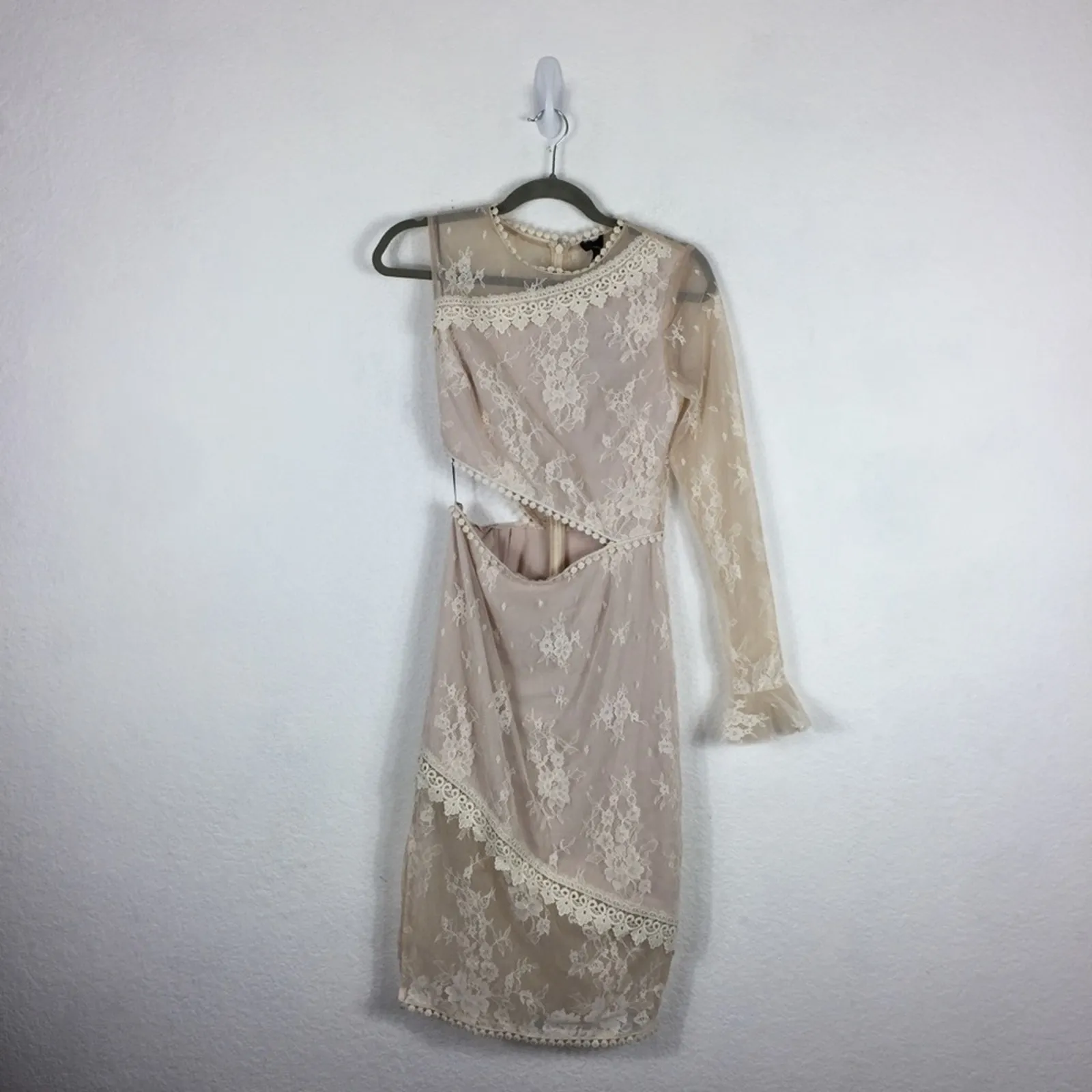 Revolve NBD Karina Cream Lace Cut Out One Sleeve Cocktail Dress Small NWT Bridal - Image 4