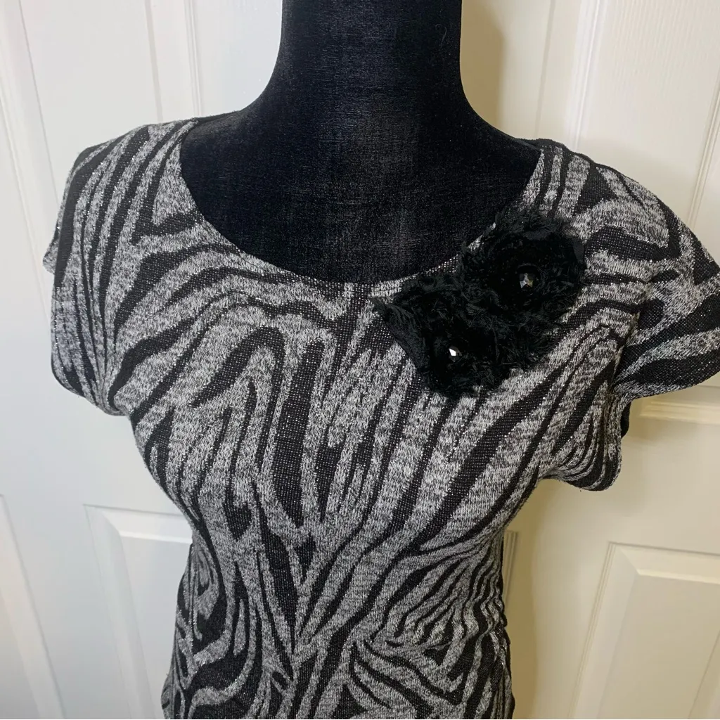 Cable & Gauge Zebra Print 3D Flower Blouse - Image 2