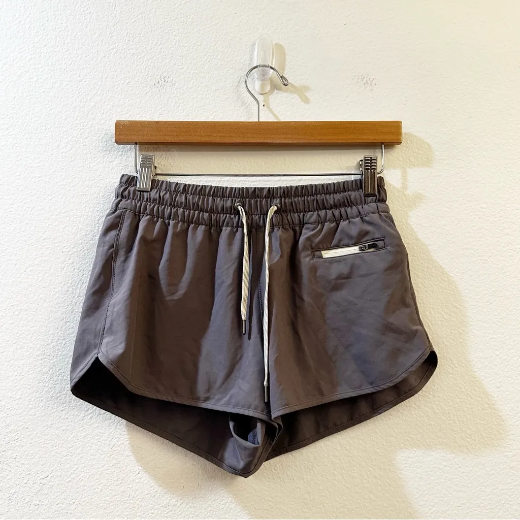 Vuori Women's Clementine Short 2.0 Mid Rise Activewear Running Size XS Gray - Image 3