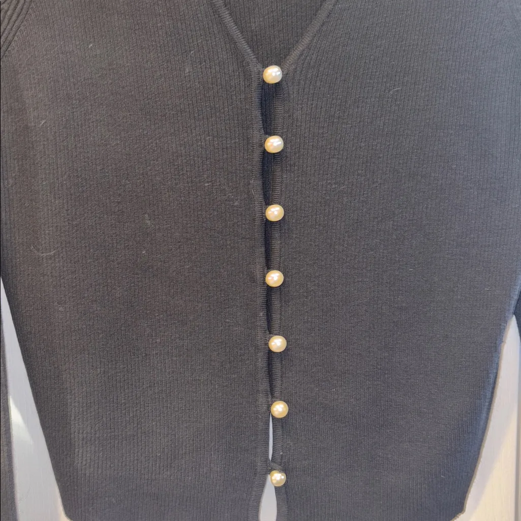 M & S BRAND BLACK SWEATER WITH PEARL LIKE BUTTONS ROUNDED NECKLINE SIZE XL L/S - Image 4