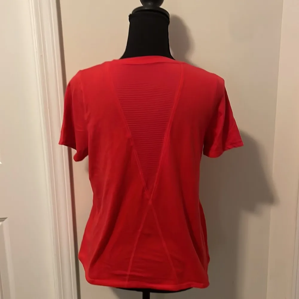 Athletic-‎ Womens red workout top - Image 4