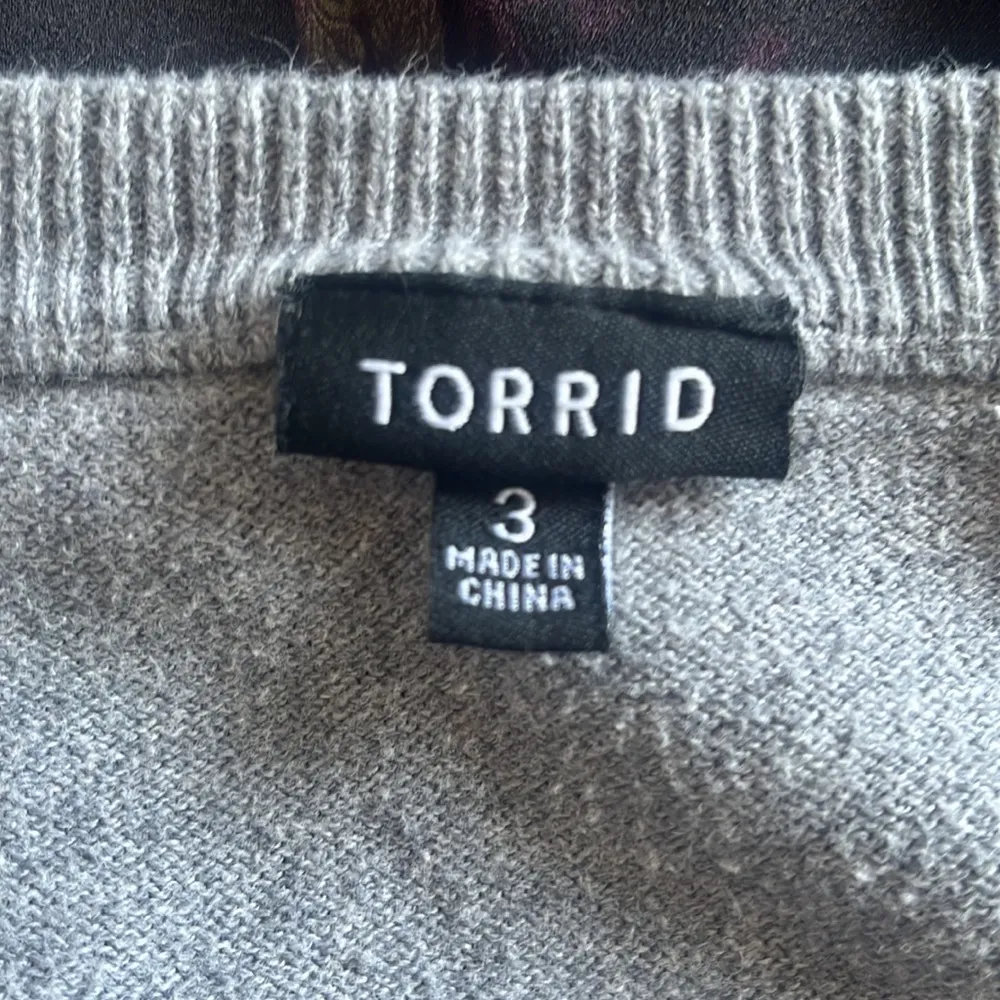 Torrid  sweater with flowy back - Image 5