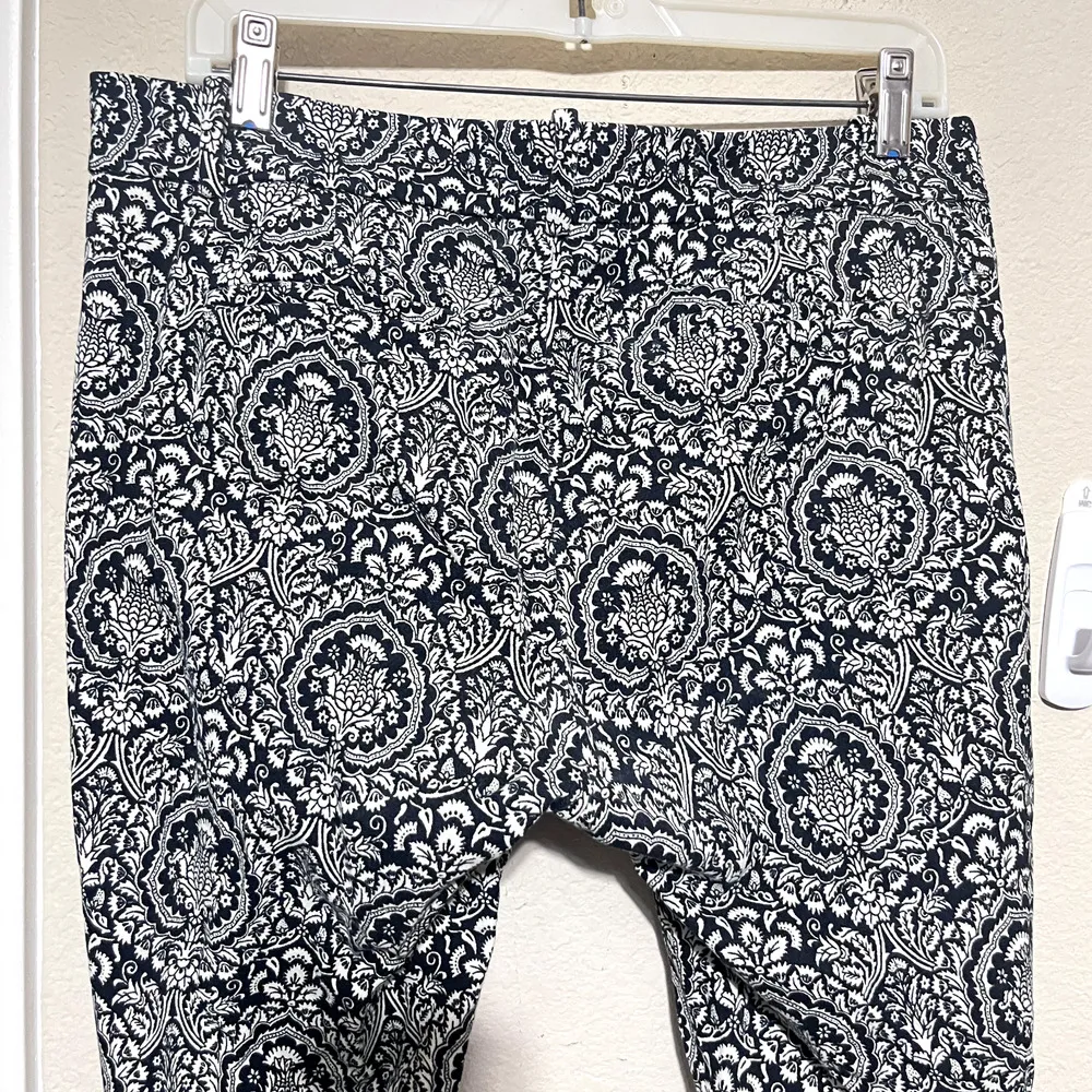 J. Crew Women's Winnie Pants Size 10 Stretch Pull on navy cream print - Image 4