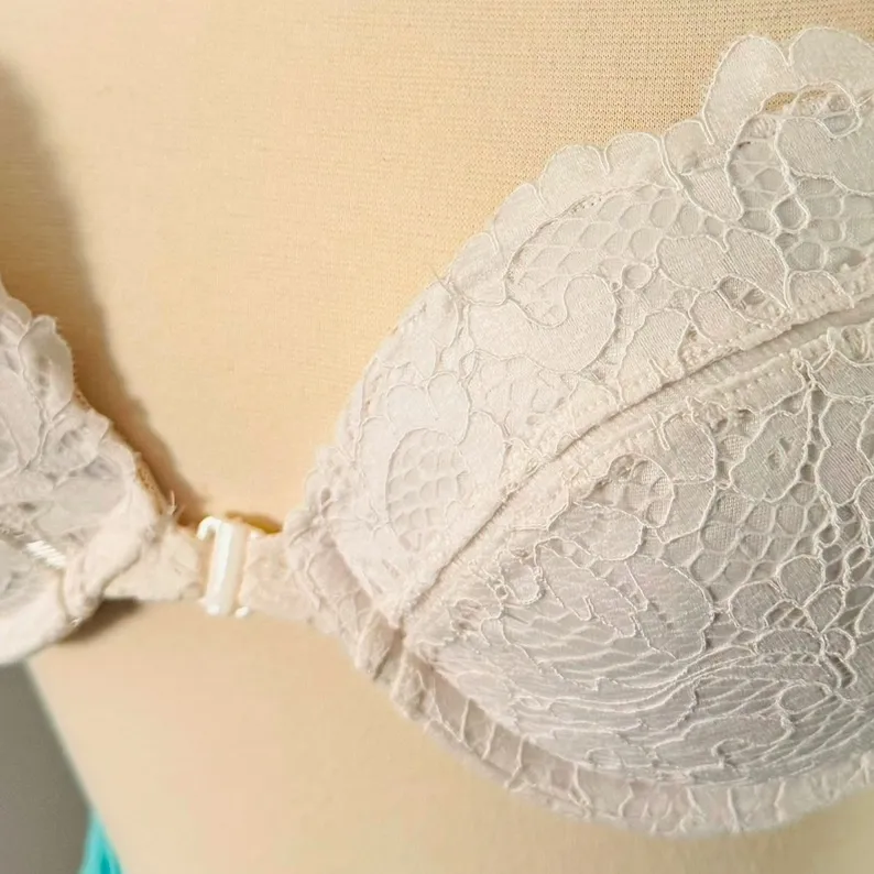 Victoria’s Secret Ivory Lace Very Sexy Push-up Bra - Image 5