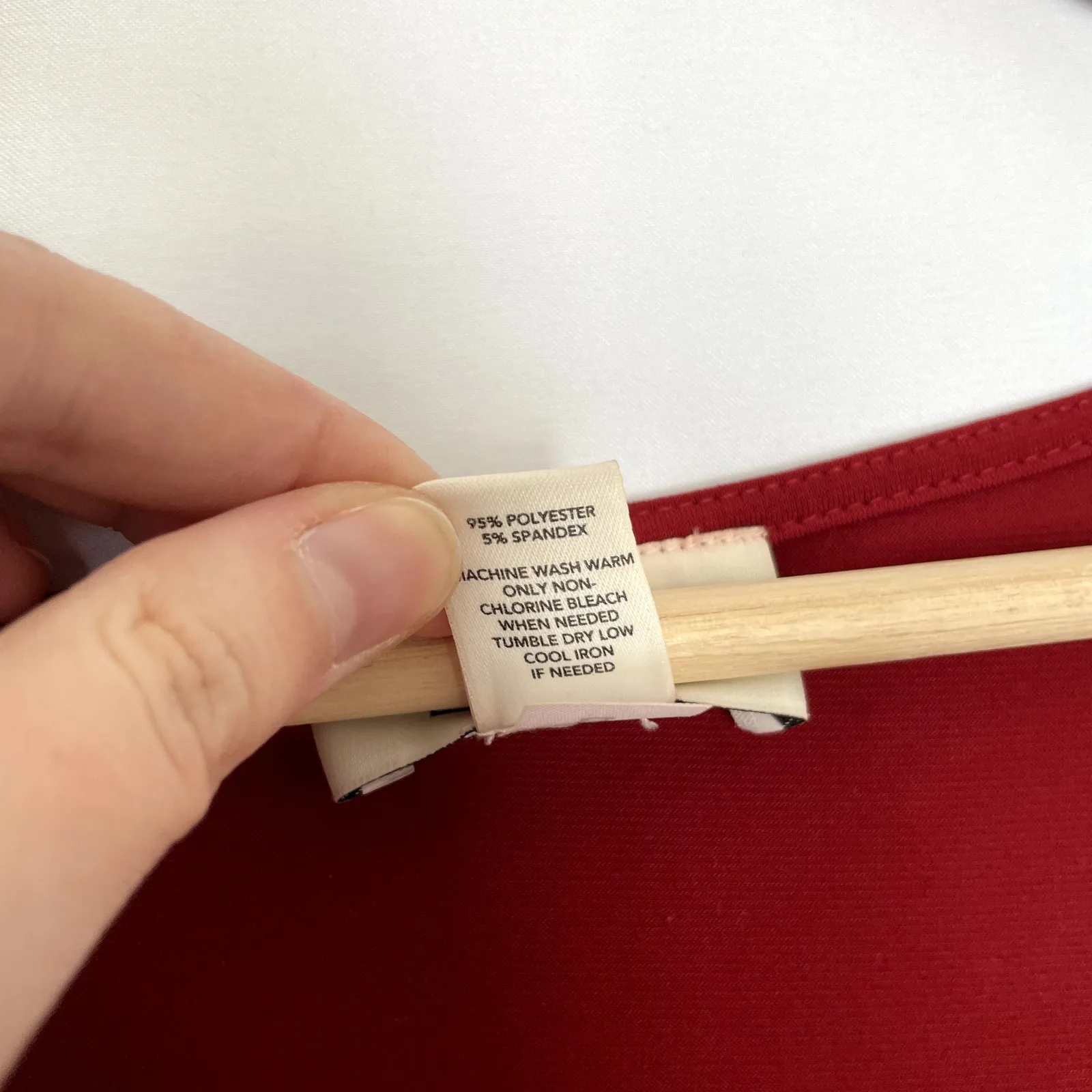 Ann Taylor LOFT red midi bodycon dress v-neck pockets size 4 marilyn monroe - Image 5