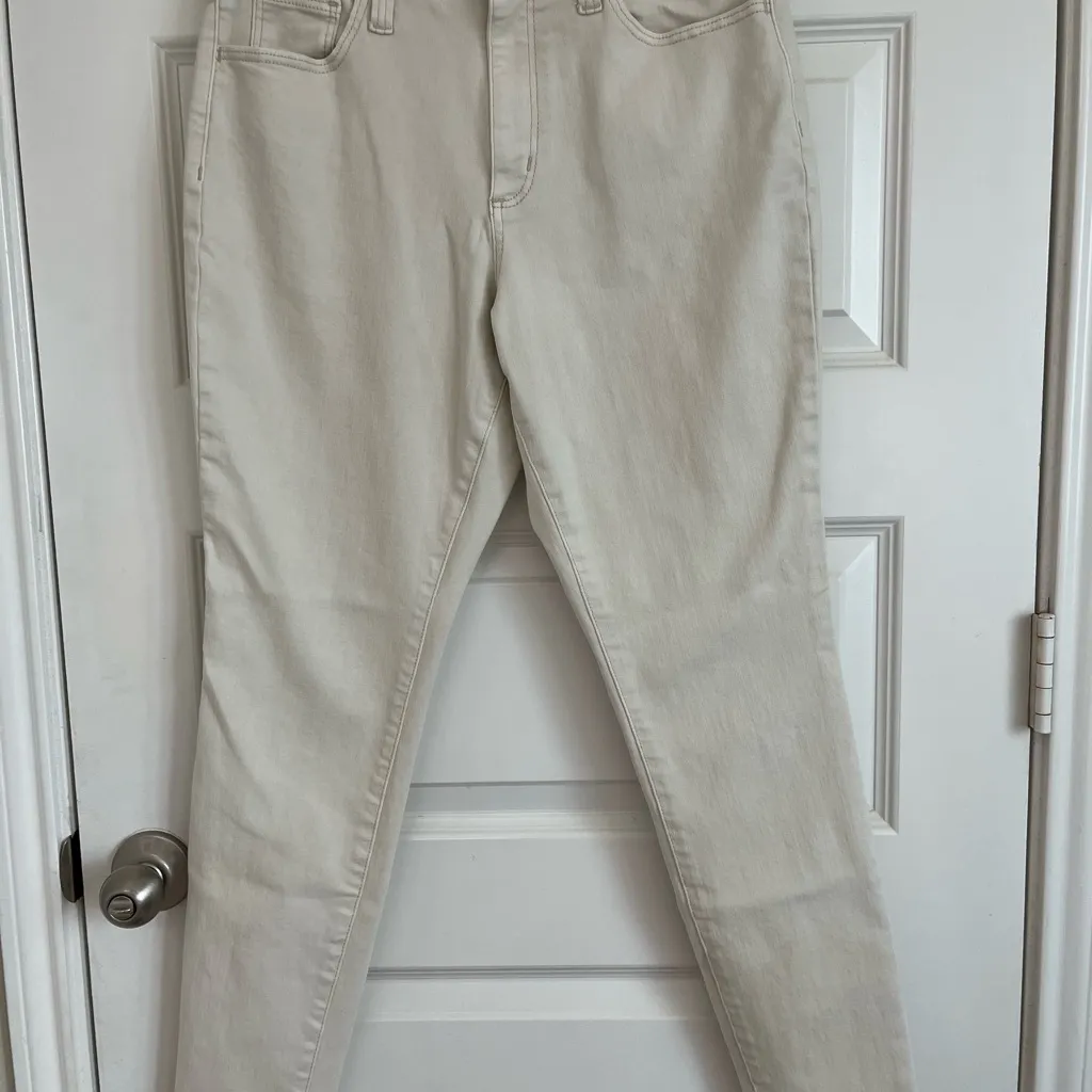 Universal Threads Universal Thread OffWhite Stretch Denim Size 10 R High Skinny - Image 13