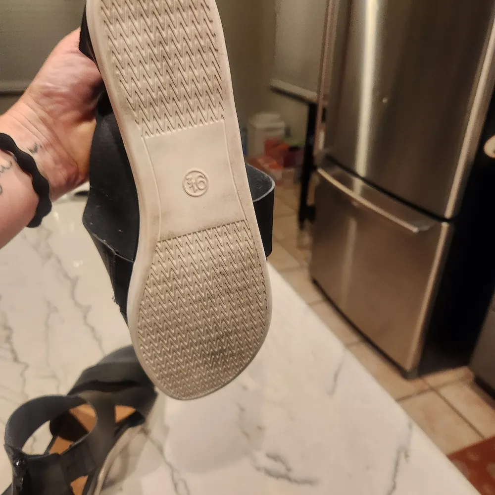 Universal Thread Sandals - Image 5