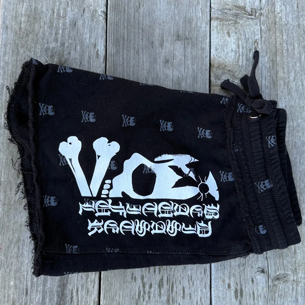 Like New Beautiful Disaster Raw Hem Skull Patterned Edgy Black Shorts Size Small - Image 6