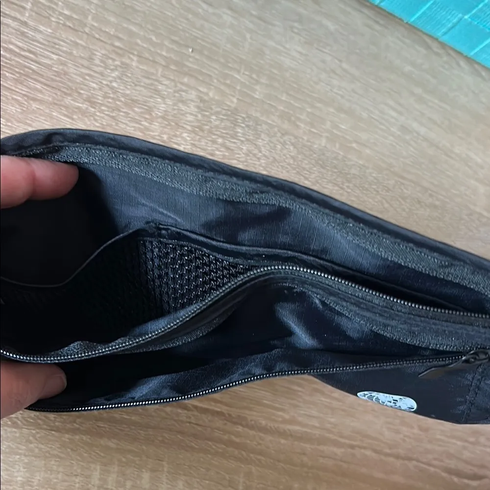 Black RFID Belt Bag with Streamlined Design for Everyday Use - Image 5