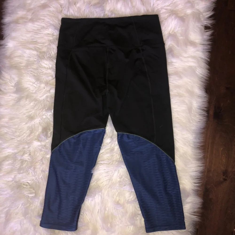 NWOT Victoria secret sport knockout Capri leggings - Image 3