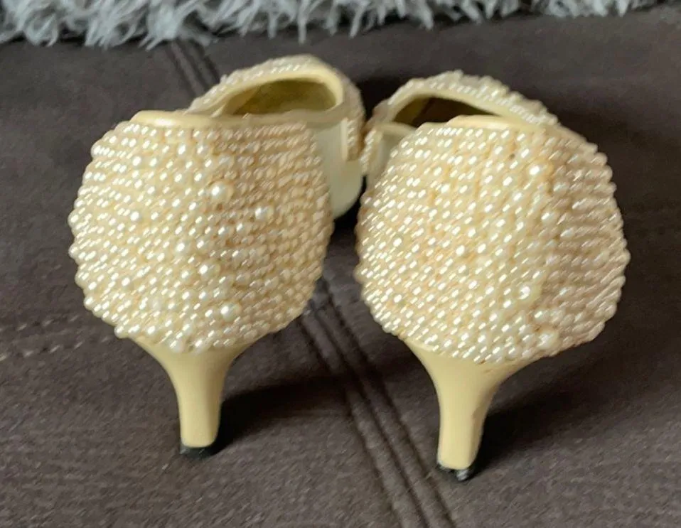 J. RENÉE Faux Pearl & Net Cream Color Heels 5.5 - Image 5