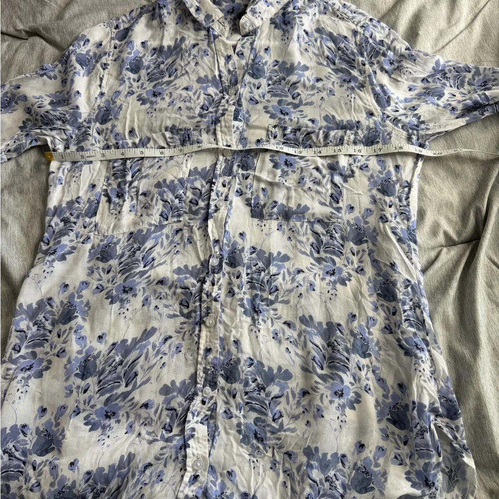 Cloth & Stone Button Up Blouse Top M Blue White Motif Floral Flower Print Preppy - Image 8