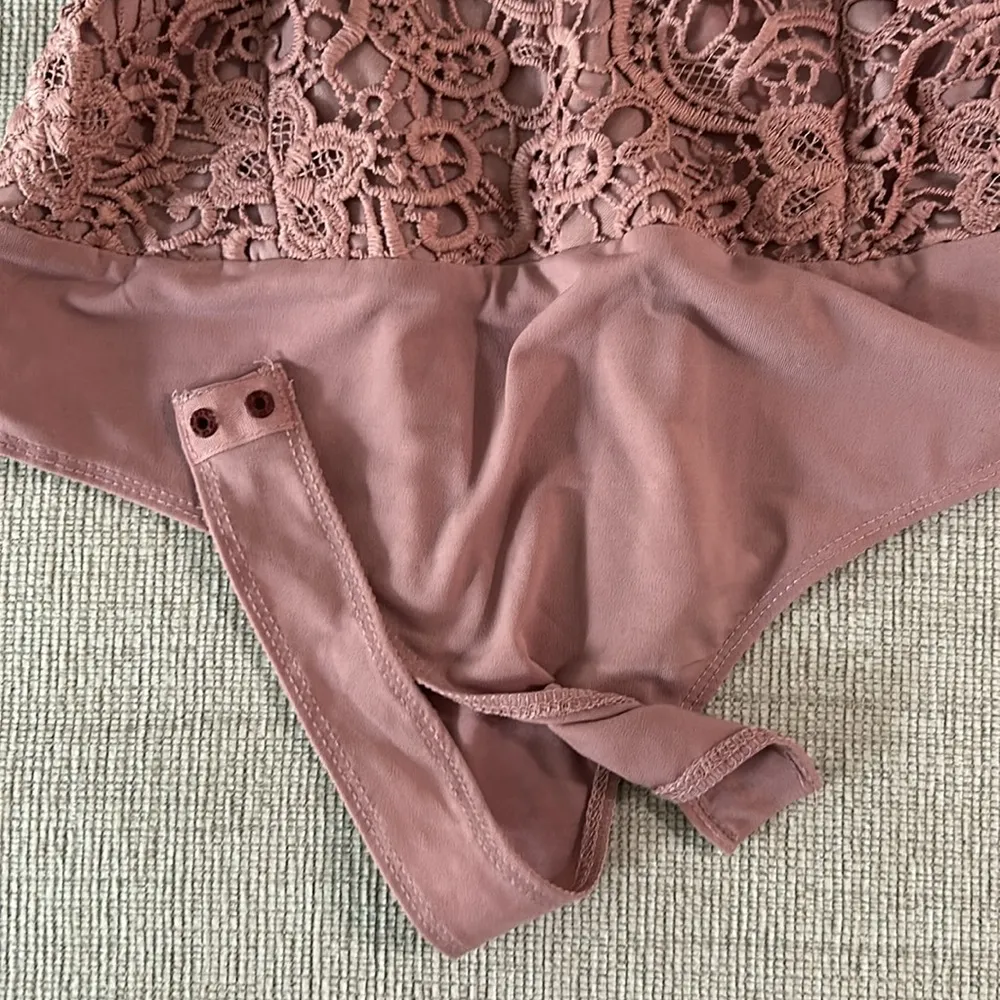 Iris  Lace  Bodysuit - Image 3