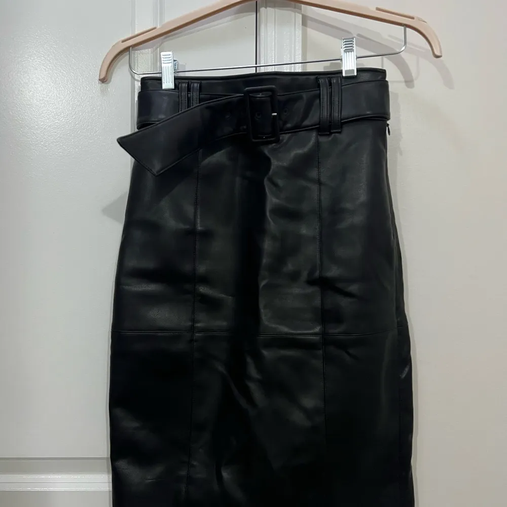 NWT Club Monaco Black Faux Leather Belted Skirt Size 2 US $170 - Image 3