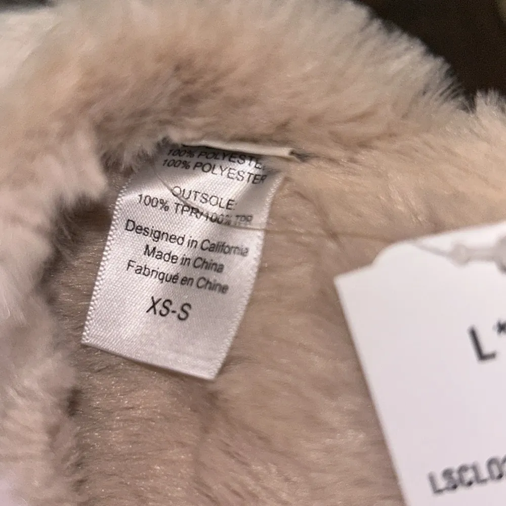 Sold Out Style Pink Fuzzy Cloud Slippers Size XS/S (6-7) NEW - Image 7