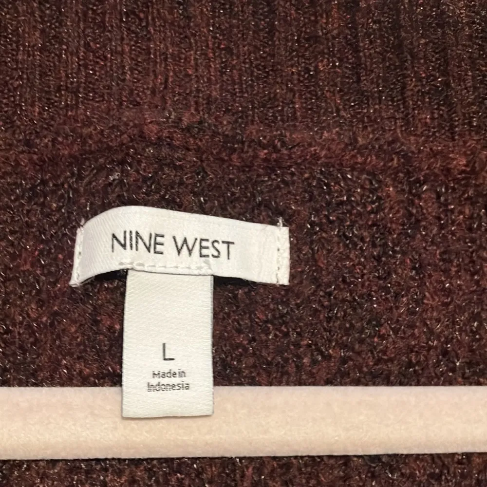 Nine West burgundy soft v-neck sweater - Image 7