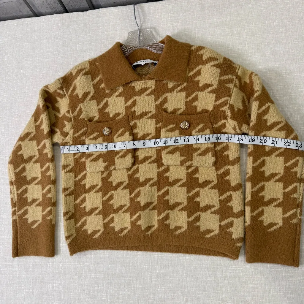 English Factory Tan and Cream Houndstooth Sweater - Image 4