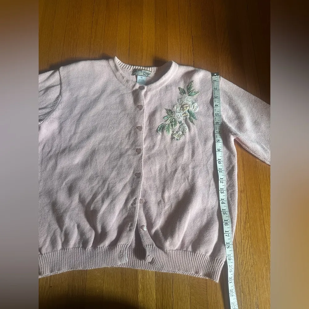 Vintage Heirloom Collectibles Baby Pink Floral Butterfly embroidered Cardigan, M Size M - Image 5