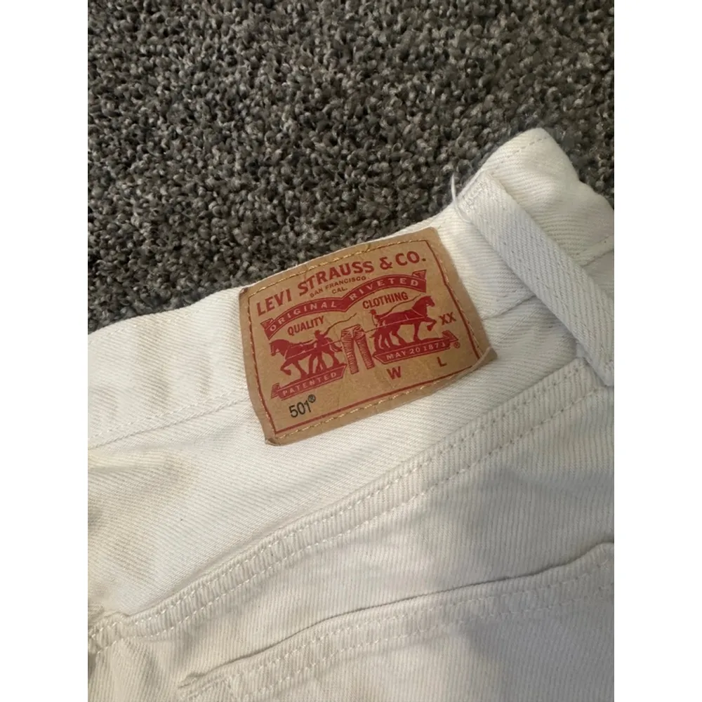 Levi's 501 White High Rise Straight Leg Butterfly Jeans Size 28 - Image 8