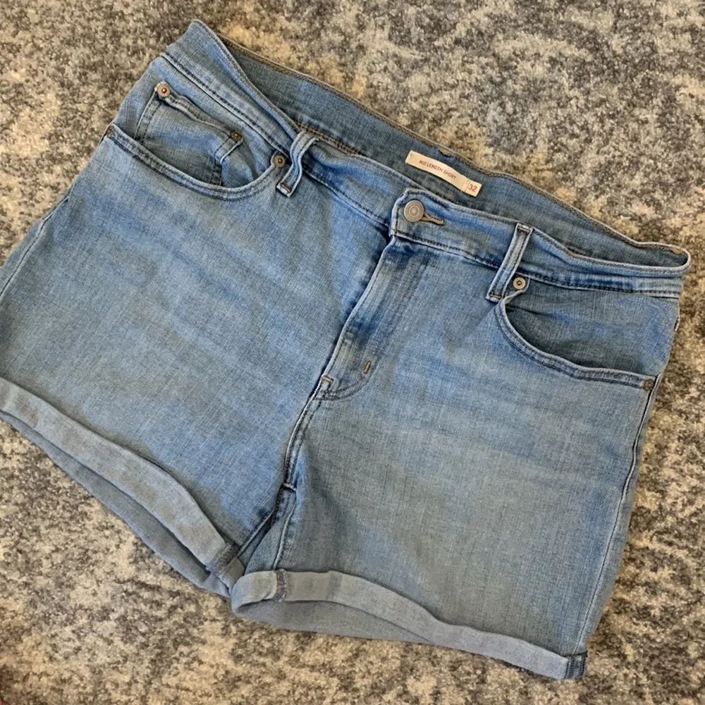 Levi’s Cuffed Mid Length Denim Shorts - Image 2
