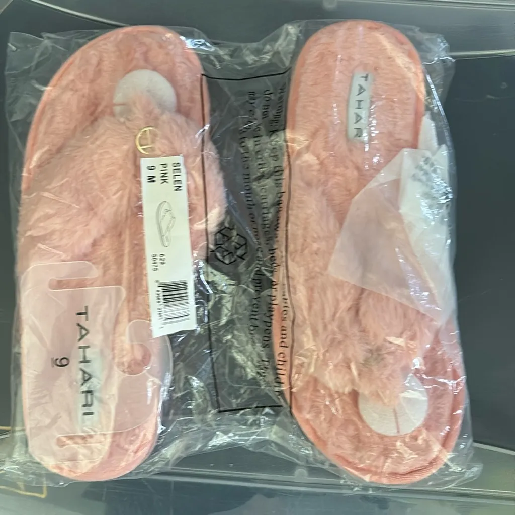 NWT tahari selen fuzzy flip flop sandals pink size 9 thong house shoes - Image 3