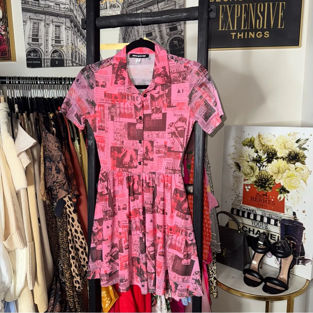 Urban Outfitters Pink Music Festival Print Newspaper Mini Dress Womens XS EUC - Image 3