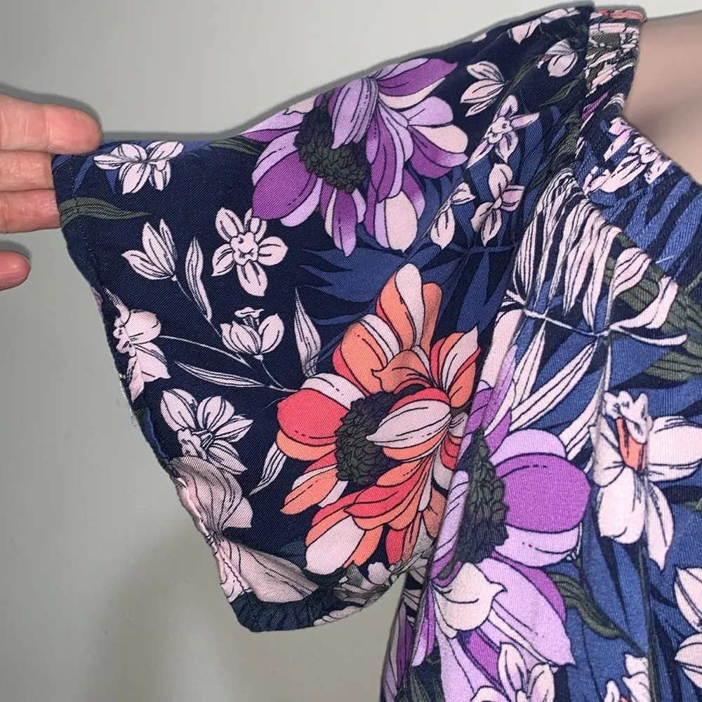 a.n.a plus size woman floral top size 2X tropical off shoulder super cute - Image 3