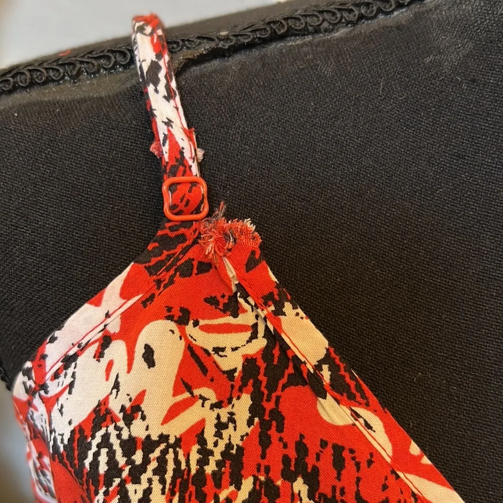 Banana Republic Shorts Romper Faux Wrap Red and Black Floral - Image 6