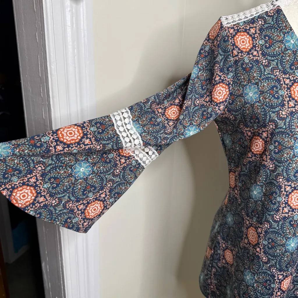 NY Collection Boho Top Asymmetric Hem Size Medium Bell Sleeves Geometric V Neck - Image 2