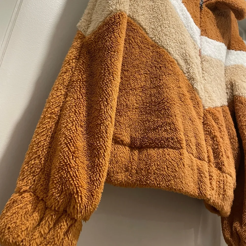 Pink Lily Faux Sherpa Fuzzy Chevron Brown, White, & Tan Patterned Zip-Up Jacket - Image 10